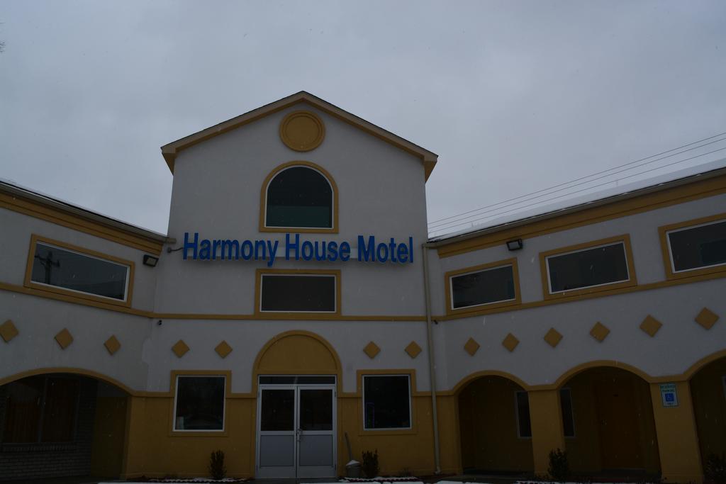 The Harmony House Motel Ypsilanti Exterior photo